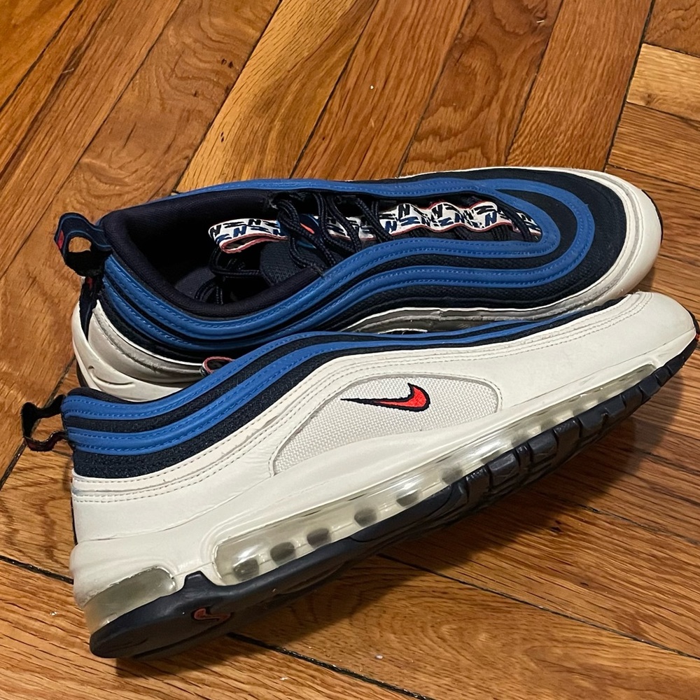AQ4126-400 Genuine Leather Nike Air Max Low cut, rubber sole. Worn 3 times